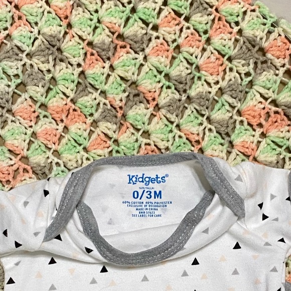 NWOT KIDGETS s/s onesie. - Picture 5 of 5